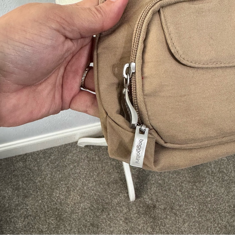 Baggallini Tan Crossbody Bag - Picture 3 of 6